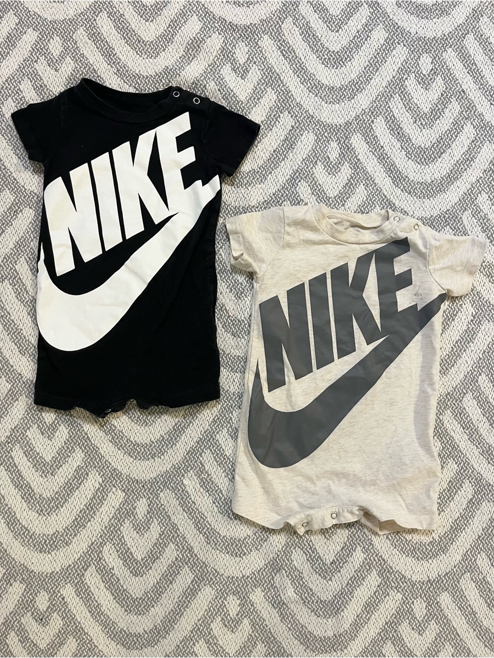 NIKE Baby Rompers 9 Months (2)